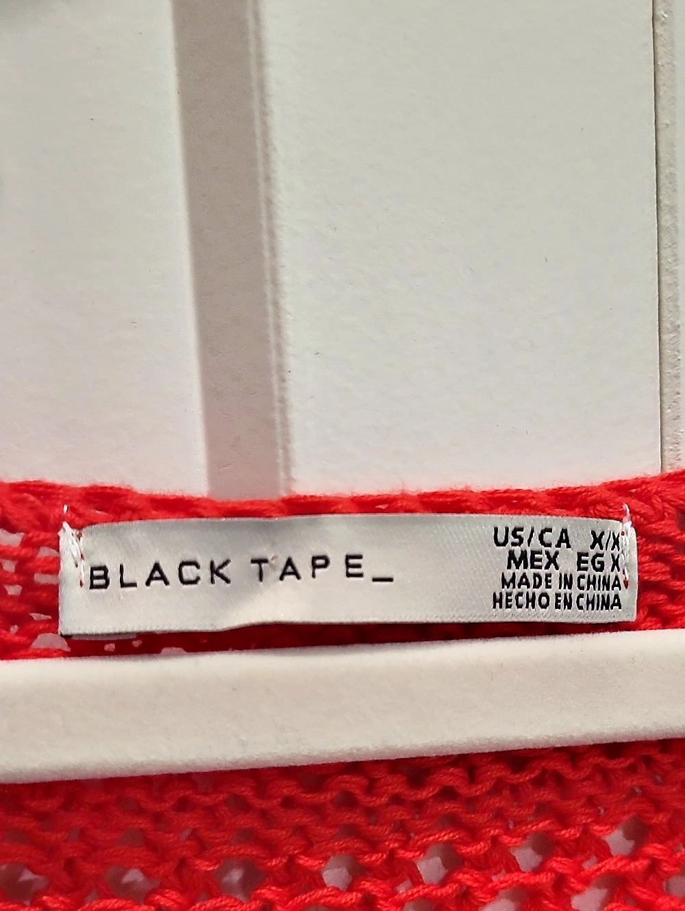 Black Tape Red Crochet Sweater Size XL NWT - Picture 3 of 4